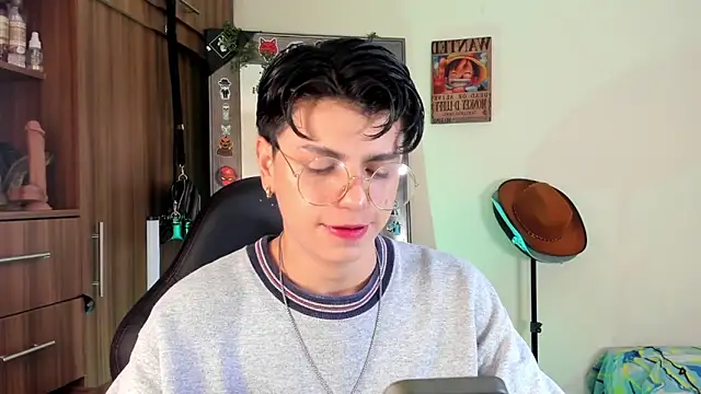 Snapshot of marckalexis chatting on 10.02.25 marckalexis online show from 10.02.25