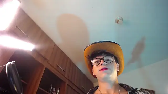 Snapshot of marckalexis chatting on 10.23.25 marckalexis online show from 10.23.25