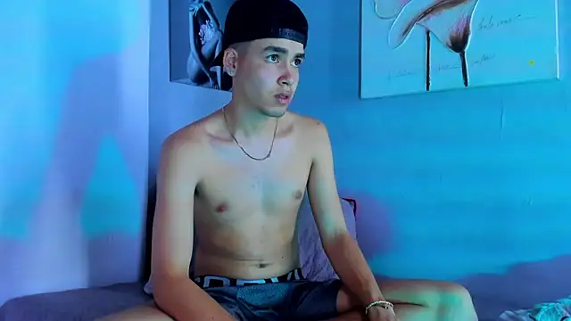 Snapshot of Mike_0233_ chatting on 01.12.25 Mike 0233 online show from 01.12.25