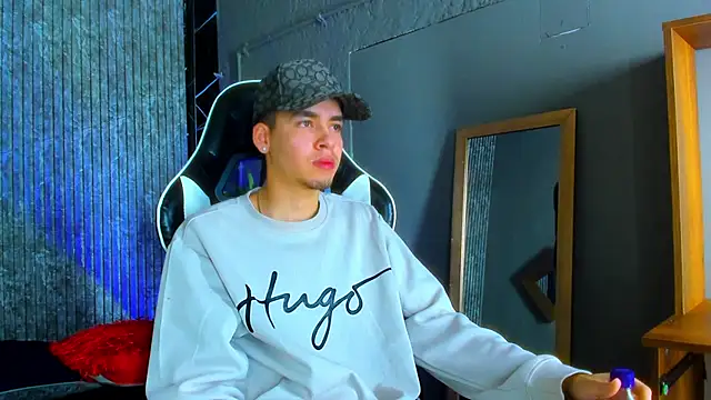 Snapshot of Mike_0233_ chatting on 03.11.25 Mike 0233 online show from 03.11.25