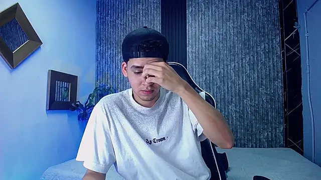 Snapshot of Mike_0233_ chatting on 10.16.25 Mike 0233 online show from 10.16.25