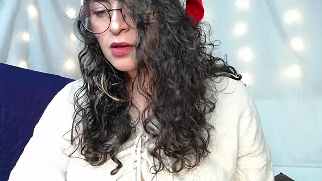 Snapshot of Marci_owo chatting on 12.19.24 Marci owo online show from 12.19.24