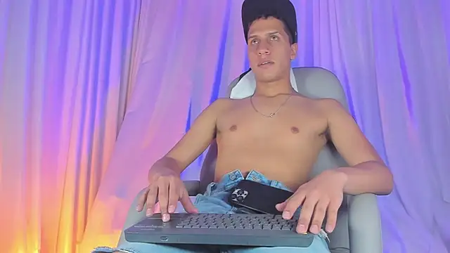 Snapshot of matt_benji chatting on 03.11.25 matt benji online show from 03.11.25