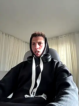 Snapshot of matt_benji chatting on 10.06.25 matt benji online show from 10.06.25