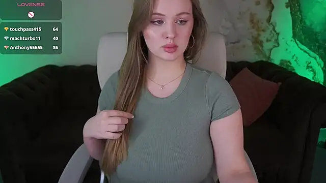 Snapshot of LylaYeess chatting on 01.31.25 LylaYeess online show from 01.31.25