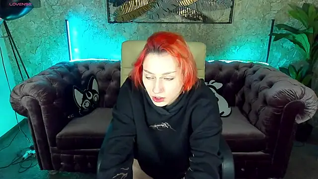 Snapshot of LunaaMayy chatting on 02.10.25 LunaaMayy online show from 02.10.25