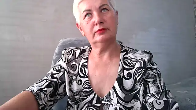 Snapshot of NicoleOlla chatting on 09.26.25 NicoleOlla online show from 09.26.25