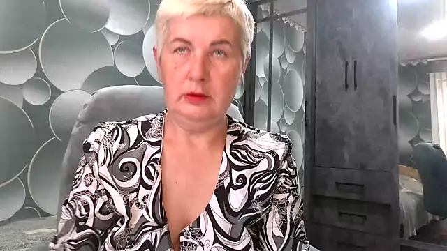 Snapshot of NicoleOlla chatting on 10.03.25 NicoleOlla online show from 10.03.25