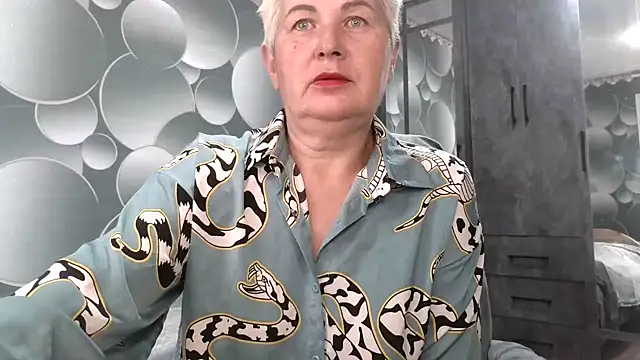 Snapshot of NicoleOlla chatting on 10.05.25 NicoleOlla online show from 10.05.25