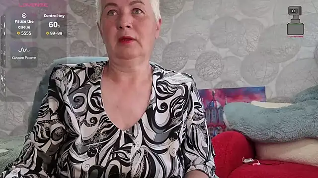 Snapshot of NicoleOlla chatting on 05.19.26 NicoleOlla online show from 05.19.26