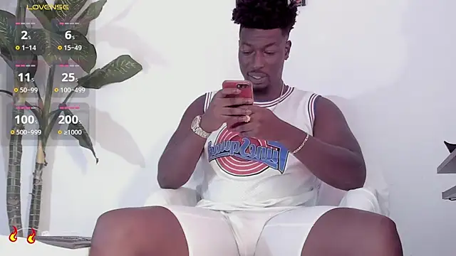 Snapshot of michaell_james7 chatting on 12.02.25 michaell james7 online show from 12.02.25