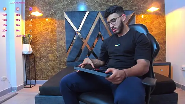 Liam Kleiin online show from 09.12.25