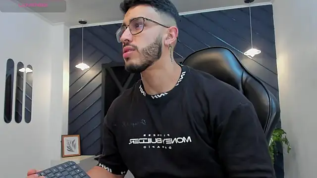 Liam Kleiin online show from 10.31.25