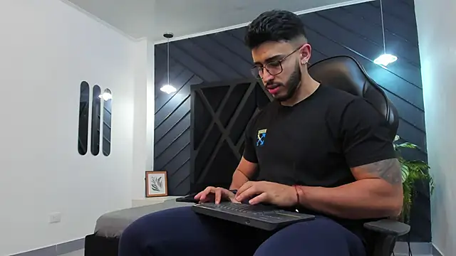 Liam Kleiin online show from 11.03.25