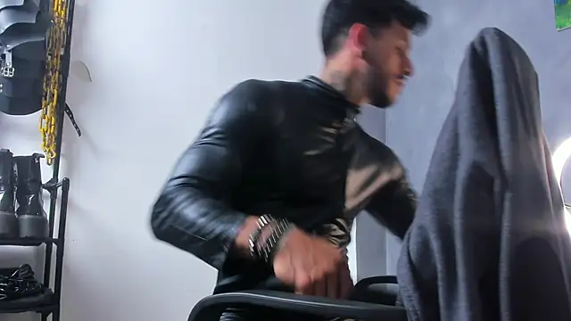 Snapshot of JuanBlade chatting on 02.11.26 JuanBlade online show from 02.11.26