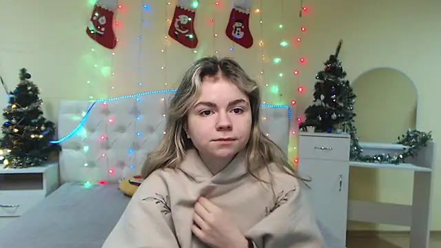 Snapshot of TinaRedly chatting on 01.06.25 TinaRedly online show from 01.06.25