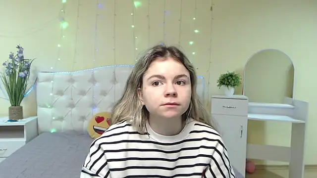 Snapshot of TinaRedly chatting on 01.27.25 TinaRedly online show from 01.27.25