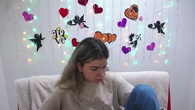 Snapshot of TinaRedly chatting on 01.30.25 TinaRedly online show from 01.30.25