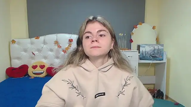 Snapshot of TinaRedly chatting on 11.17.25 TinaRedly online show from 11.17.25