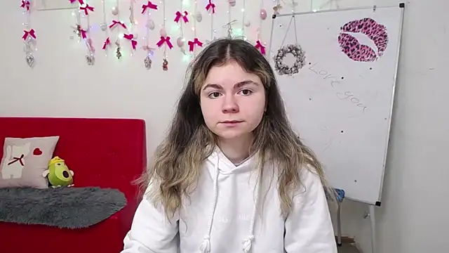 TinaRedly online show from 04.13.26