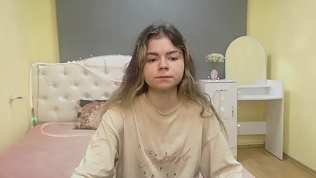 Snapshot of TinaRedly chatting on 05.11.26 TinaRedly online show from 05.11.26