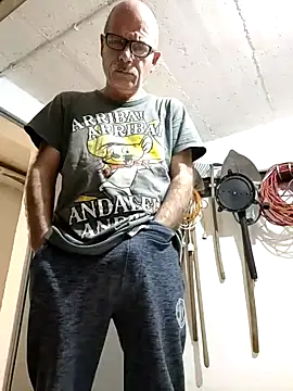 Snapshot of bottomhairy chatting on 02.27.25 bottomhairy online show from 02.27.25