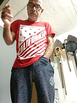 Snapshot of bottomhairy chatting on 10.14.25 bottomhairy online show from 10.14.25