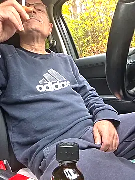 Snapshot of bottomhairy chatting on 10.23.25 bottomhairy online show from 10.23.25