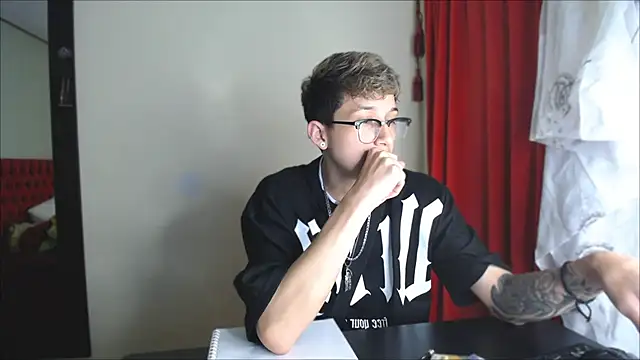 Snapshot of _Thomas_hot_ chatting on 12.27.24 Thomas hot online show from 12.27.24