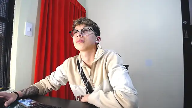 Snapshot of _Thomas_hot_ chatting on 02.05.25 Thomas hot online show from 02.05.25