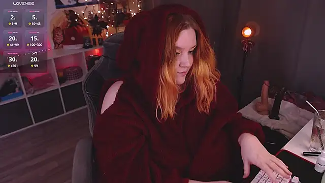 Snapshot of lissamuff chatting on 12.14.24 lissamuff online show from 12.14.24