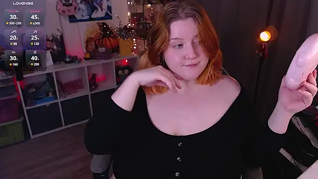 Snapshot of lissamuff chatting on 02.20.25 lissamuff online show from 02.20.25