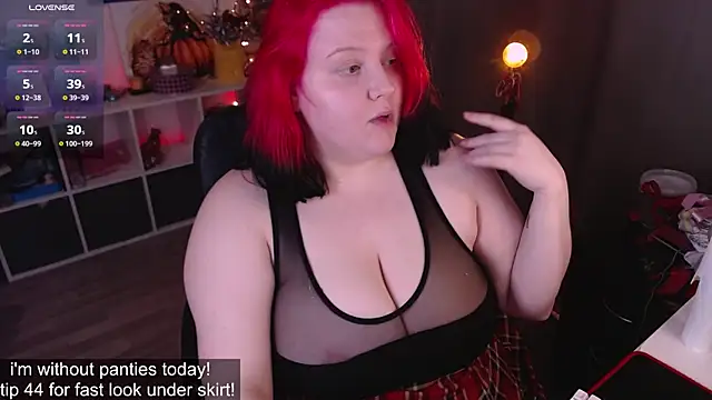 Snapshot of lissamuff chatting on 02.23.25 lissamuff online show from 02.23.25