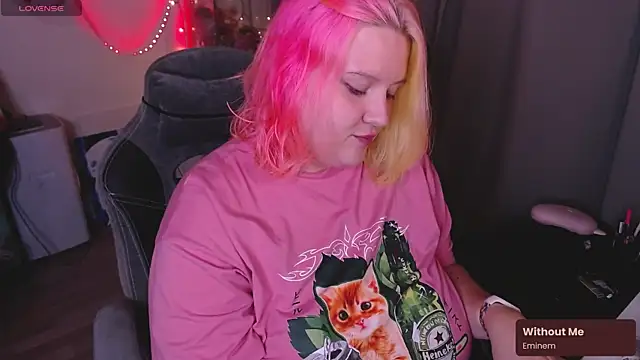 Snapshot of lissamuff chatting on 10.06.25 lissamuff online show from 10.06.25