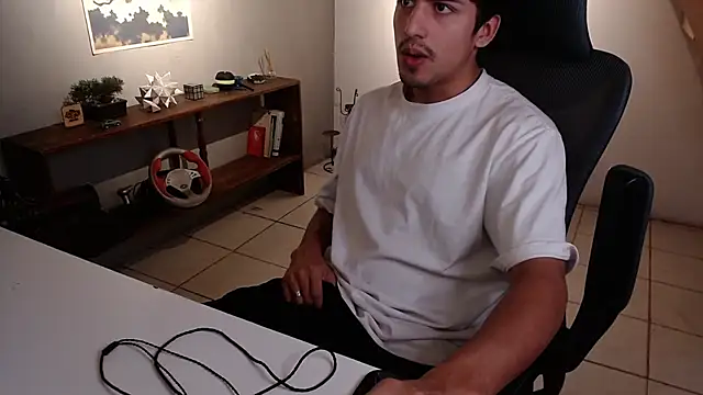 Snapshot of Thieves9 chatting on 02.04.26 Thieves9 online show from 02.04.26