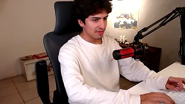 Snapshot of Thieves9 chatting on 02.27.26 Thieves9 online show from 02.27.26