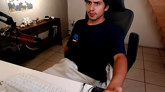 Snapshot of Thieves9 chatting on 03.02.26 Thieves9 online show from 03.02.26