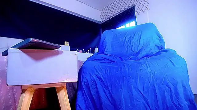 bellatrixx 69 online show from 10.24.25