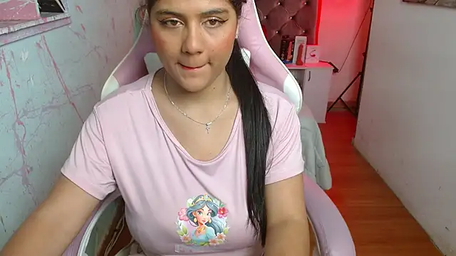 Snapshot of Candela-Smith chatting on 10.08.25 Candela-Smith online show from 10.08.25