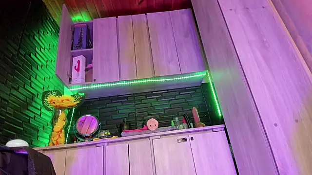 LaureenHills online show from 12.15.25