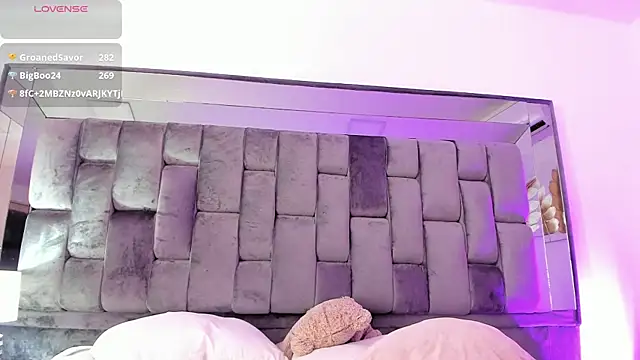 Snapshot of Chloe_evans__ chatting on 02.08.25 Chloe evans online show from 02.08.25