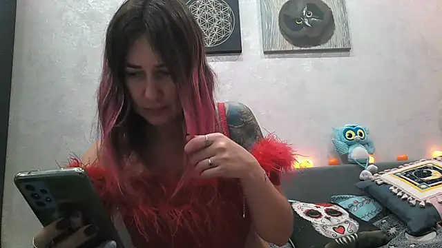 Snapshot of BlueXOwl chatting on 10.21.25 BlueXOwl online show from 10.21.25