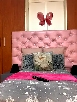 Snapshot of VeryGoodBadGirl1 chatting on 11.30.25 VeryGoodBadGirl1 online show from 11.30.25