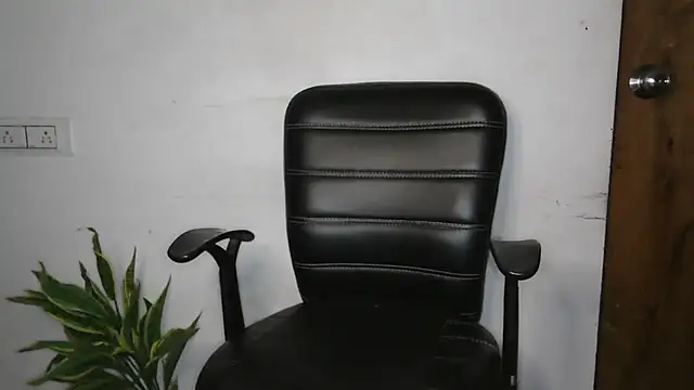 Suzie darling online show from 10.05.25