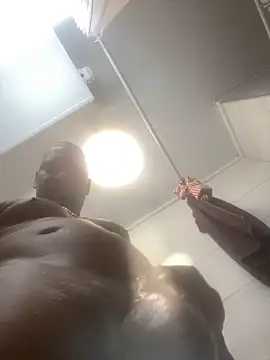 Snapshot of Elrubiolargo chatting on 12.26.24 Elrubiolargo online show from 12.26.24