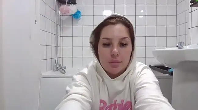 Snapshot of magical_mia chatting on 02.02.25 magical mia online show from 02.02.25