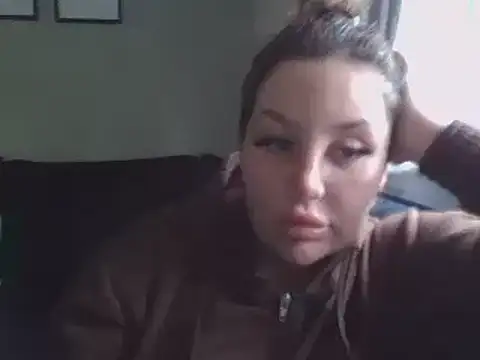 Snapshot of magical_mia chatting on 03.17.25 magical mia online show from 03.17.25