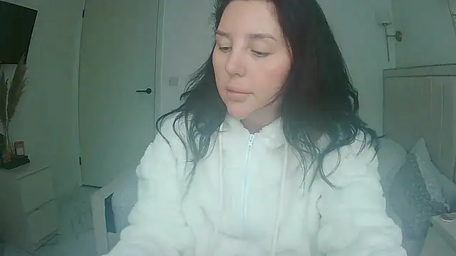 Snapshot of magical_mia chatting on 04.16.26 magical mia online show from 04.16.26