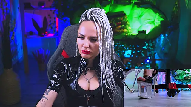 MonicaMaxwel online show from 03.05.25