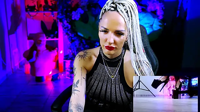 MonicaMaxwel online show from 11.13.25